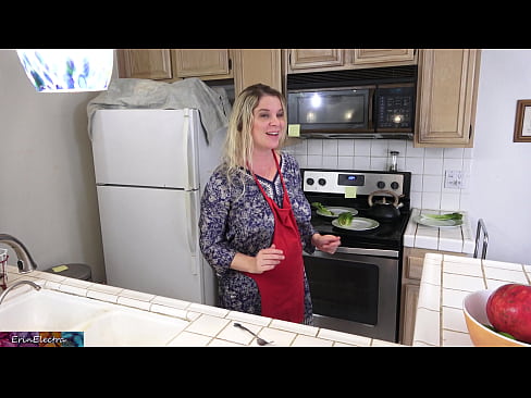 ❤️ Stepmom milking anjeunna di dapur saméméh tanggal na seks super di urang