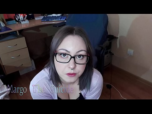 ❤️ Gadis Seksi sareng Kacamata Nyedot Dildo Jero dina Kaméra seks super di urang