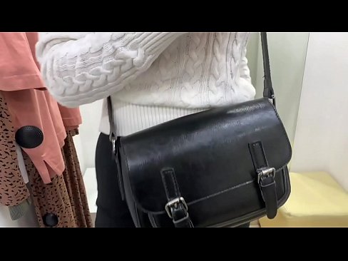 ❤️ Masturbasi umum tina jalang ngora FeralBerry sareng dildo di kamar pas seks super di urang