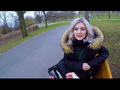 ❤️ Swallows cum panas muhrim pikeun duit - blowjob di taman ku Eva Elfie seks super di urang